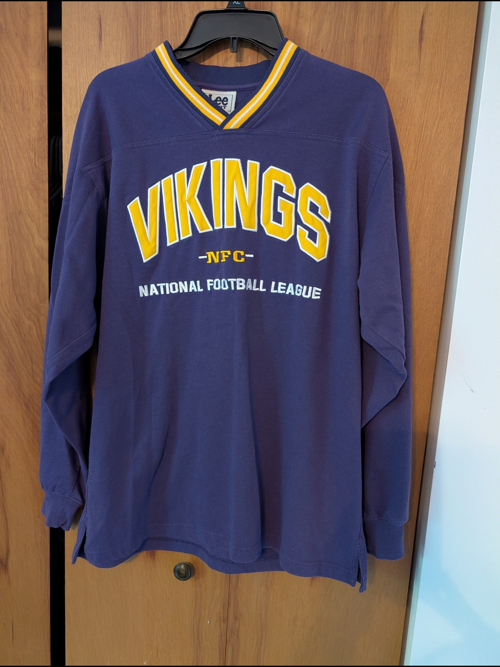 Minnesota Vikings Lee Sport Long Sleeve Pullover - Purple & Yellow Size L Mens